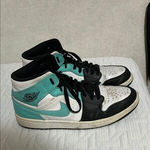 Jordan Sneakers Blue and Black Mid-Top